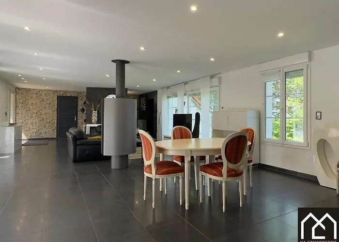 Holiday home L'echapee Belle Du Mont Lambert *